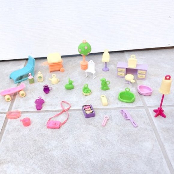 VINTAGE LIKE NEW Doll Accessories Furnitures - Picture 1 of 6